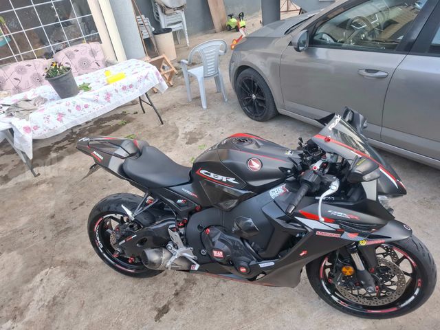 מודעת רכב הונדה CBR1000RR