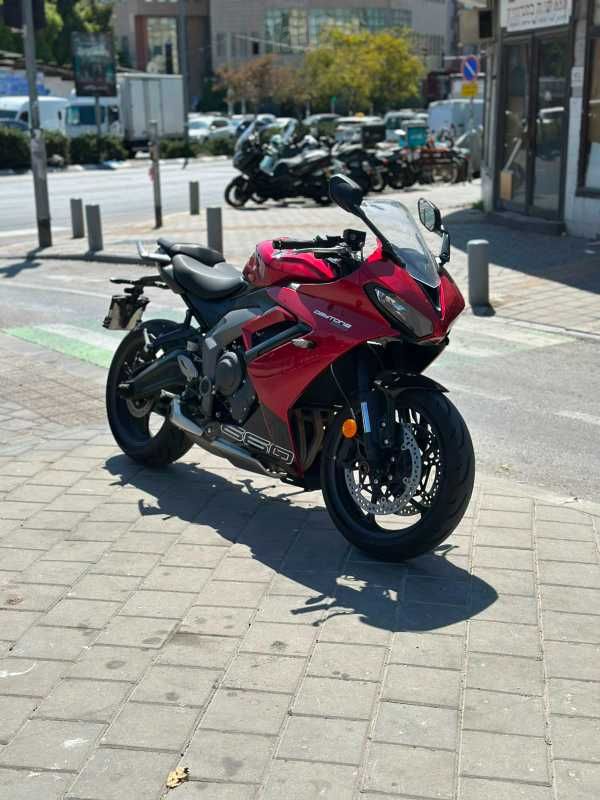 מודעת רכב טריומף דייטונה