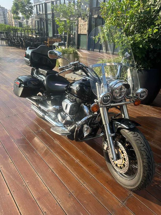 ימאהה XVS1100 דראג-סטאר