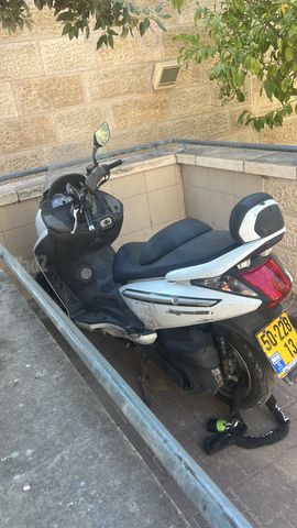 מודעת רכב סאן יאנג ג'וי-מקס 250