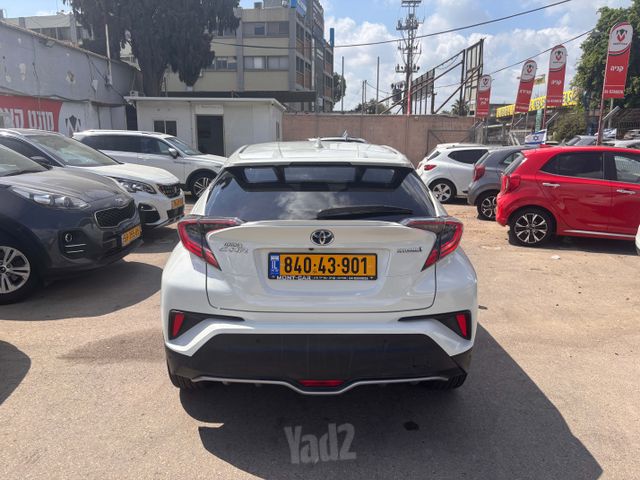 מודעת רכב טויוטה C-HR 2