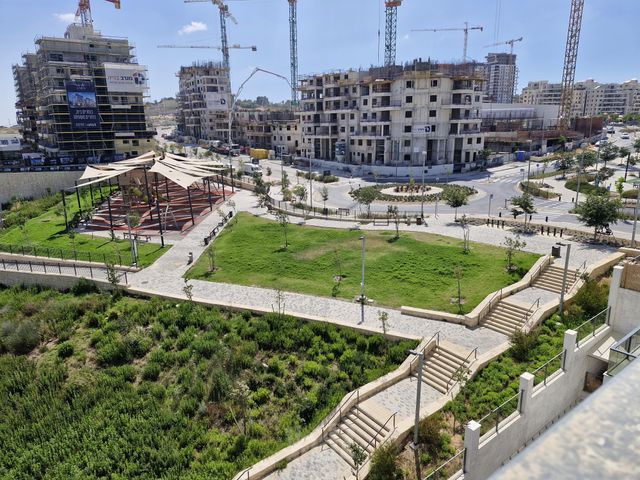האחים 28