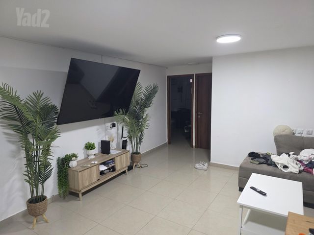 המגינים 8