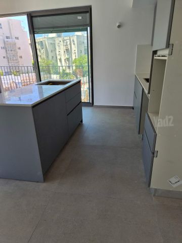 משה שרת 24