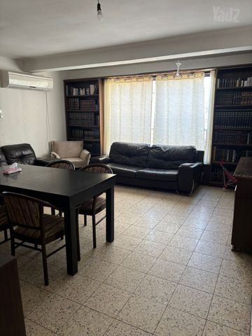 בעל השאילתות 8