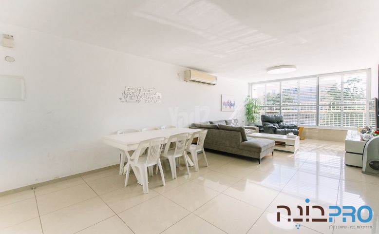 האחים אוסטשינסקי 
