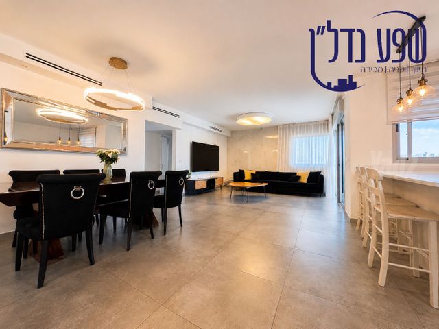 Holon, Israel 3