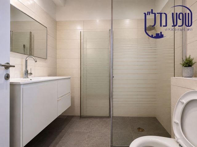 Holon, Israel 9
