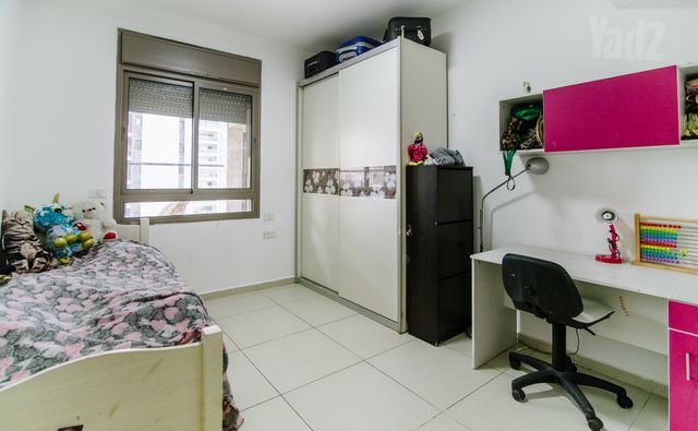 דירה, יעל רום, הדר המושבות החדשה / אם המושבות החדשה, פתח תקווה