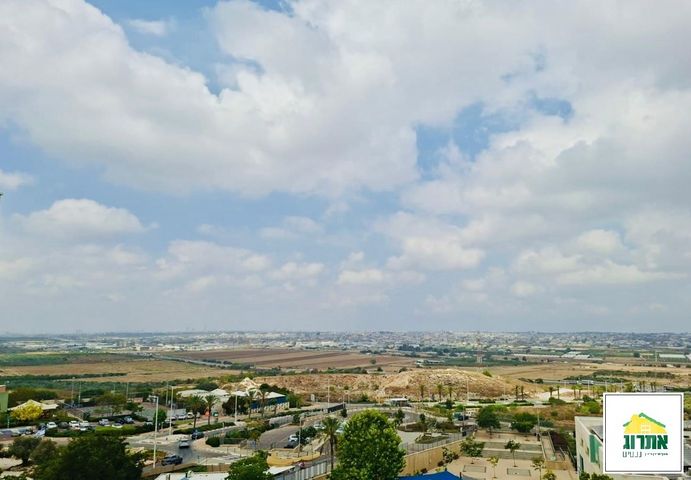 דירה, צור יצחק