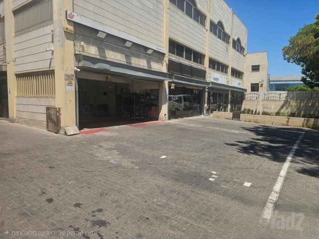 חנויות/ שטח מסחרי, אזור תעשיה ב, חולון