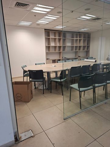 האומן 