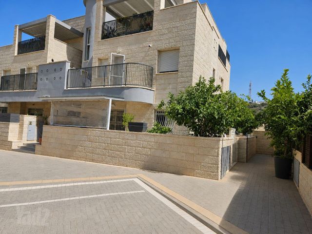 נחליאלי 9