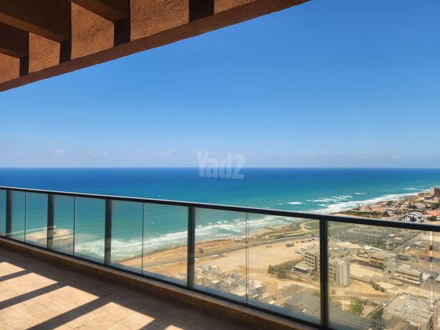 גג/ פנטהאוז, הרב הרצוג 6, צפון מערב מרכז העיר, נתניה