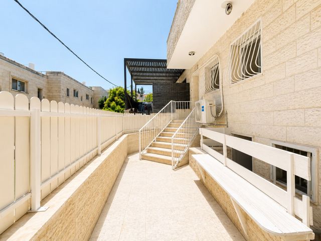 דירה, מעוז ציון ב', מבשרת ציון