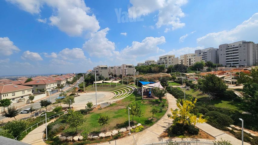 גג/ פנטהאוז, צור יצחק