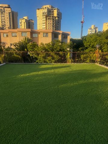 גג/ פנטהאוז, חברת חשמל, גבעתיים