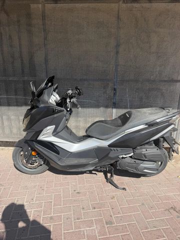 מודעת רכב סאן יאנג קרוזים 300