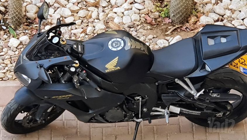מודעת רכב הונדה CBR1000RR