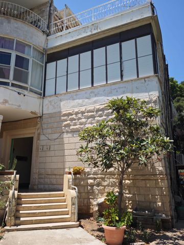 אחז 8