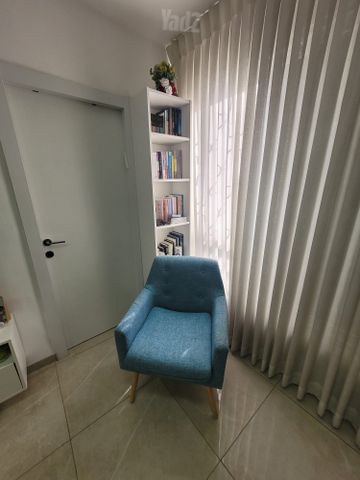 יצחק בן צבי 56