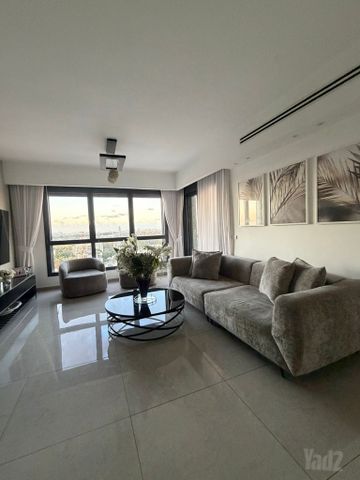 דרך זאב ז'בוטינסקי 105