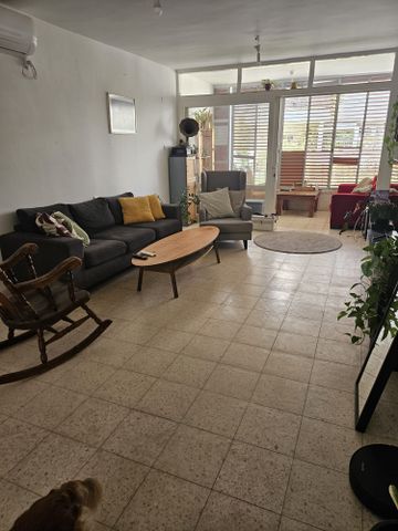 ישראל אהרוני 15