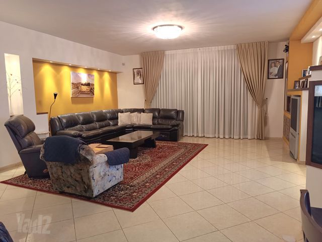 השלום 63