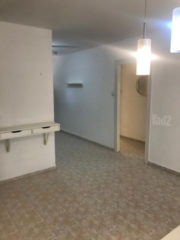 הברושים 23