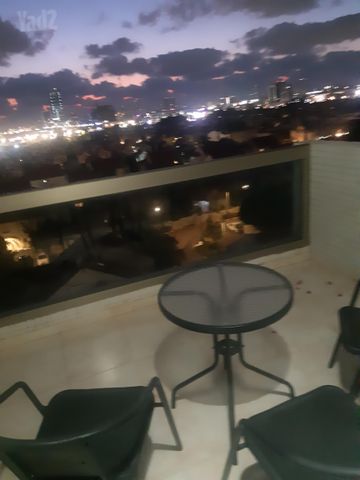 הנחשול 42