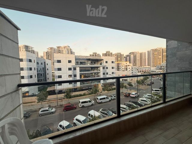רפאל איתן 24