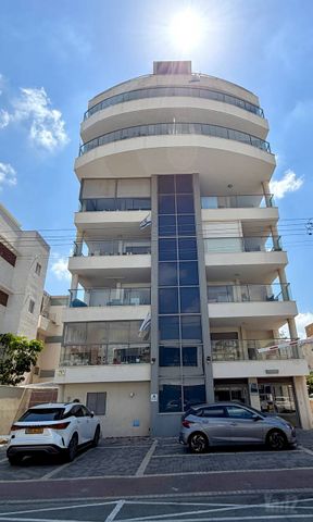 דבורה 18