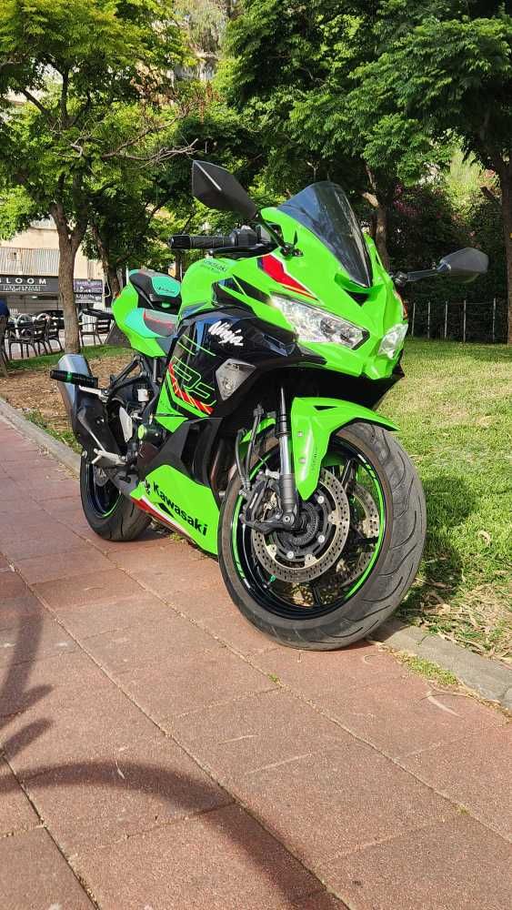 קאוואסאקי ZX4RR