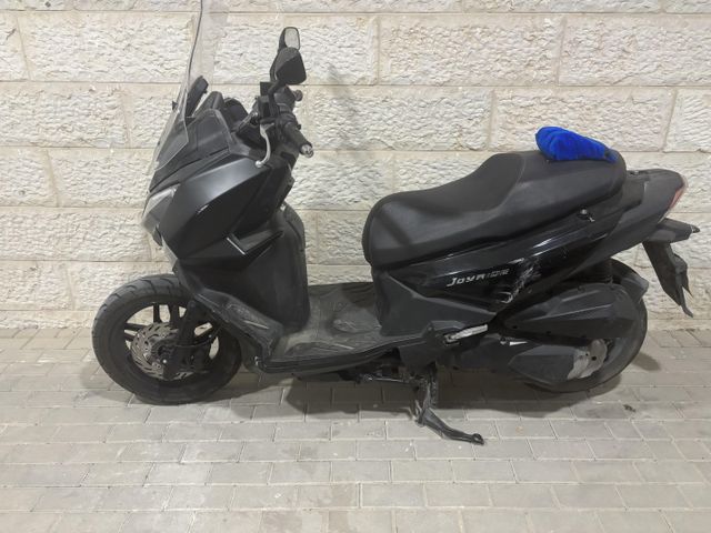 מודעת רכב סאן יאנג ג'וירייד 300 16