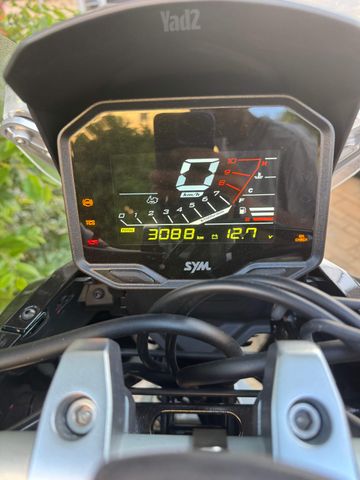 מודעת רכב סאן יאנג ADX400
