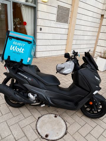 מודעת רכב סאן יאנג ג'וי-מקס Z-300