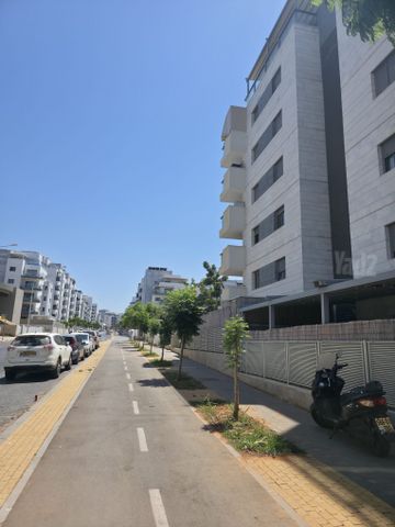 שרה אהרונסון 19