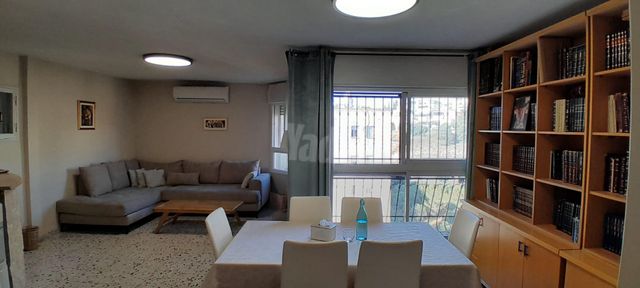 דירה, אברהם שטרן 35, קרית היובל, ירושלים