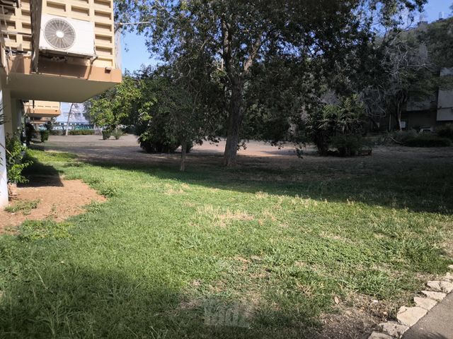 שדרות ג'יימס דה רוטשילד 67