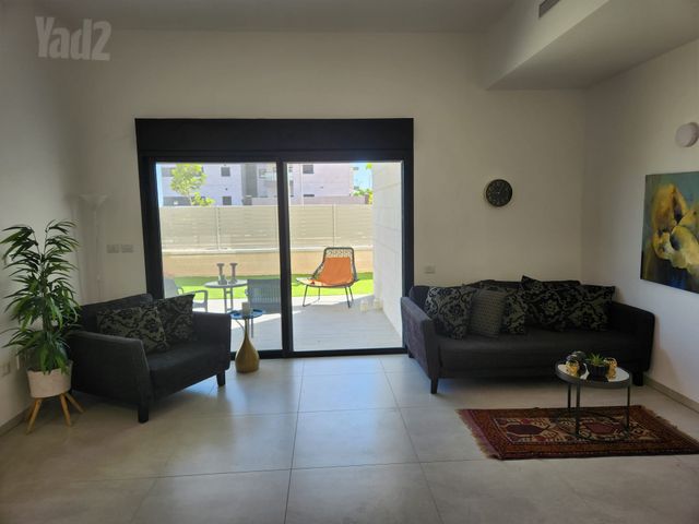 השולמית 10