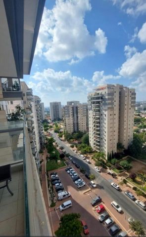שדרות מקס ואמפרו שיין 8