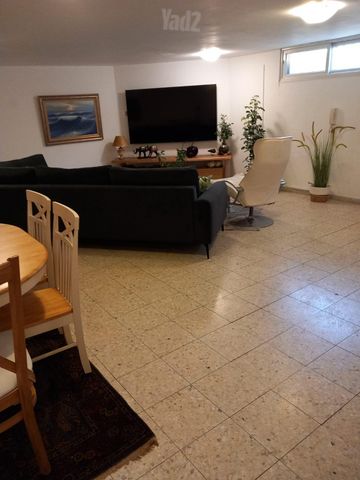 שמואל רומנילי 28