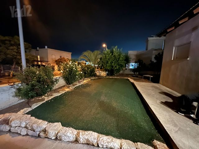 קרית נאמנה 12