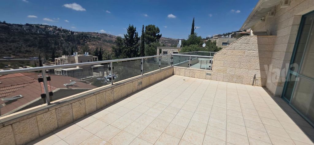 דו משפחתי למכירה בירושלים (תיווך) — 2