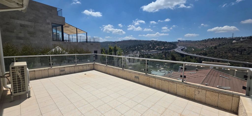 דו משפחתי למכירה בירושלים (תיווך) — 3