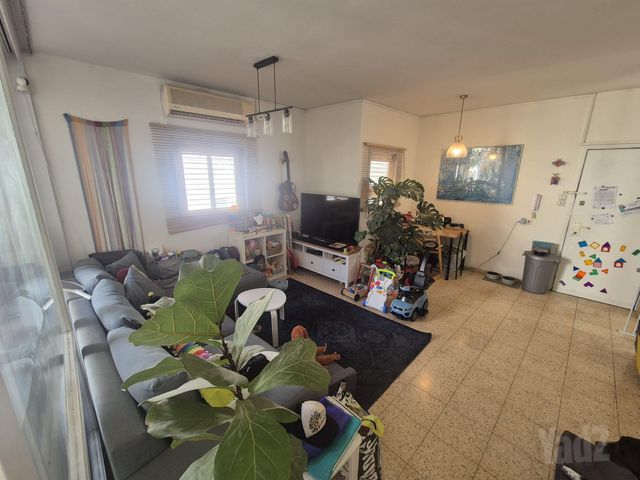 משה שרת 82
