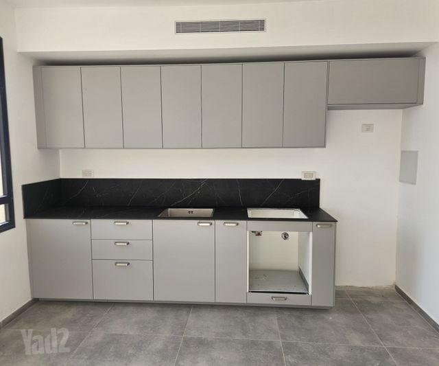 דירה, שיבת ציון 52, העיר התחתית, ואדי סאליב, חיפה