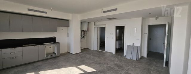 דירה, שיבת ציון 52, העיר התחתית, ואדי סאליב, חיפה