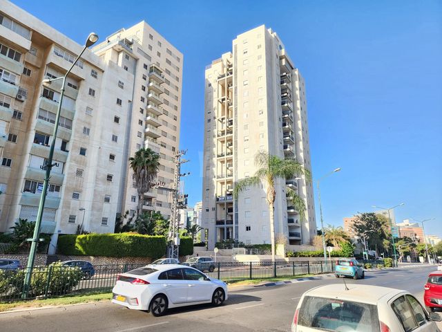 שכונה ב'