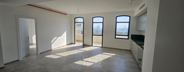 דירה, שיבת ציון 52, העיר התחתית, ואדי סאליב, חיפה